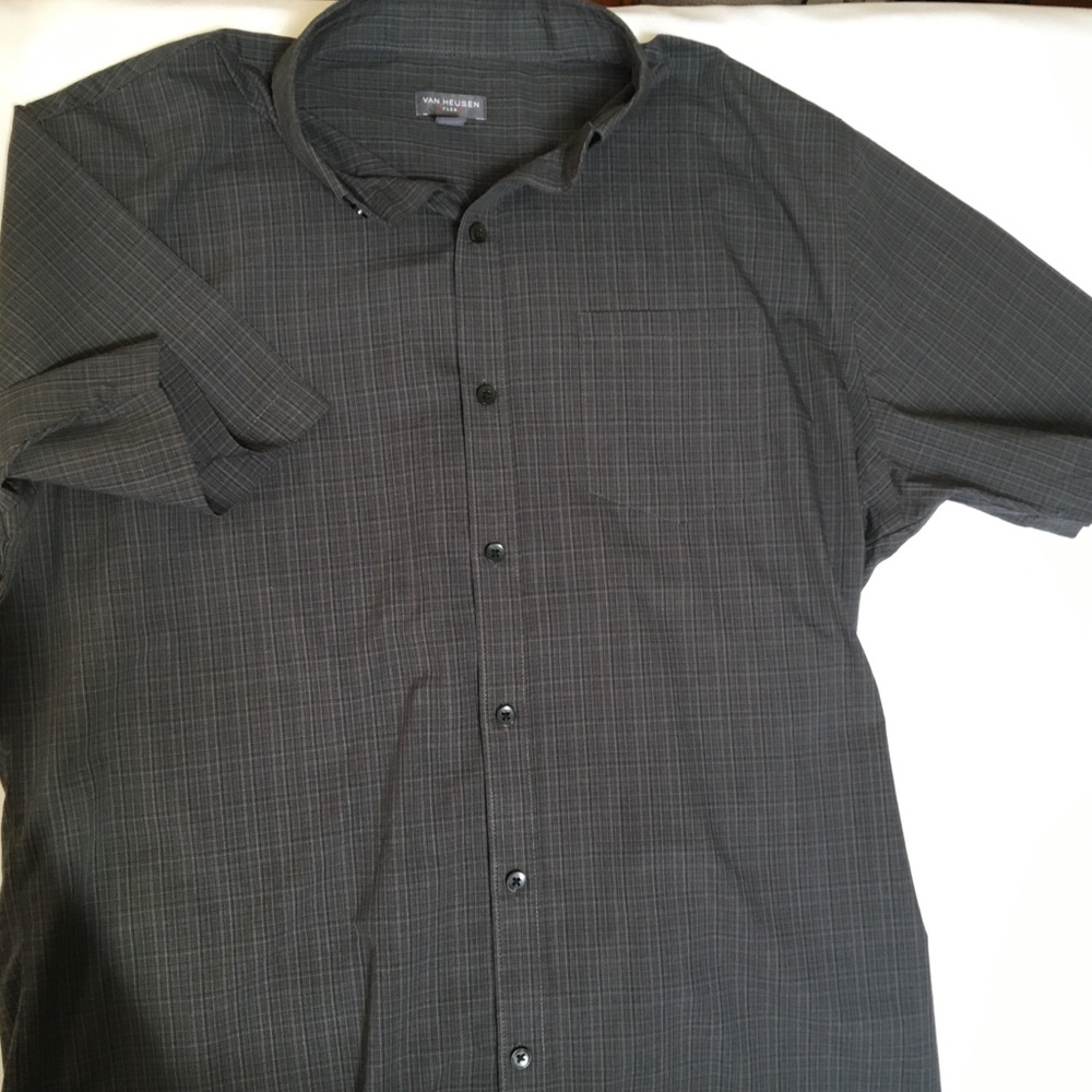 Van Heusen flex button up short sleeve. Grey